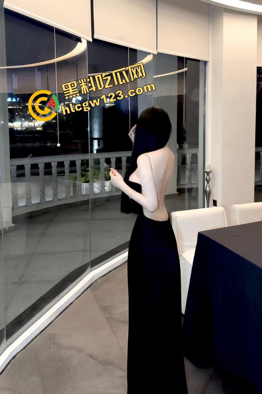 天津最野绿帽哥开放婚姻组团放妻,母狗团户外露出轮干单男,共享老婆新玩法?-10