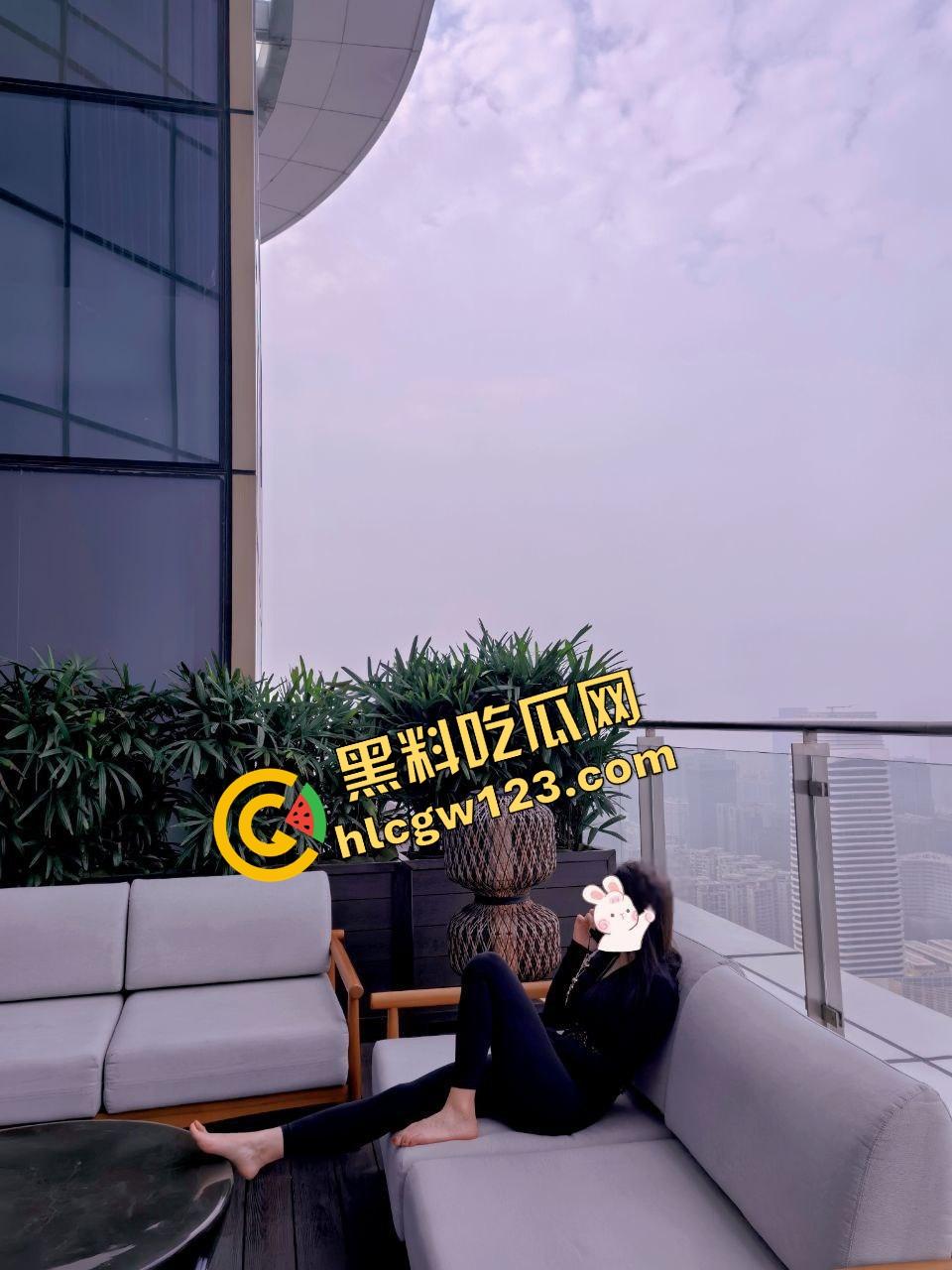 天津最野绿帽哥开放婚姻组团放妻,母狗团户外露出轮干单男,共享老婆新玩法?-15