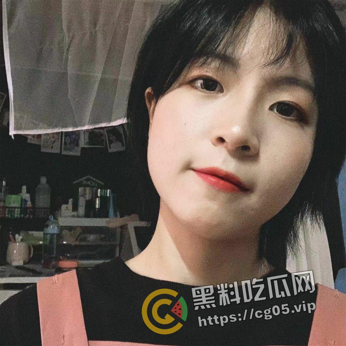 厦门大学反差婊！日常生活清纯无比  一到床上骚到没边 穿上黑丝就是干 触及灵魂的浪叫-1