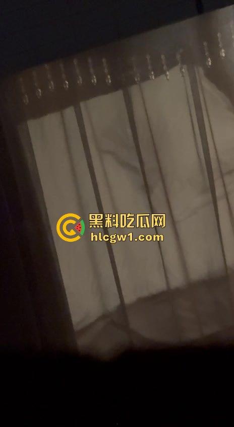 南京麓枫酒店5分钟约炮惨剧!男子早早完事撇下豪乳少妇,隔壁偷看的瓜友乐疯了!-3
