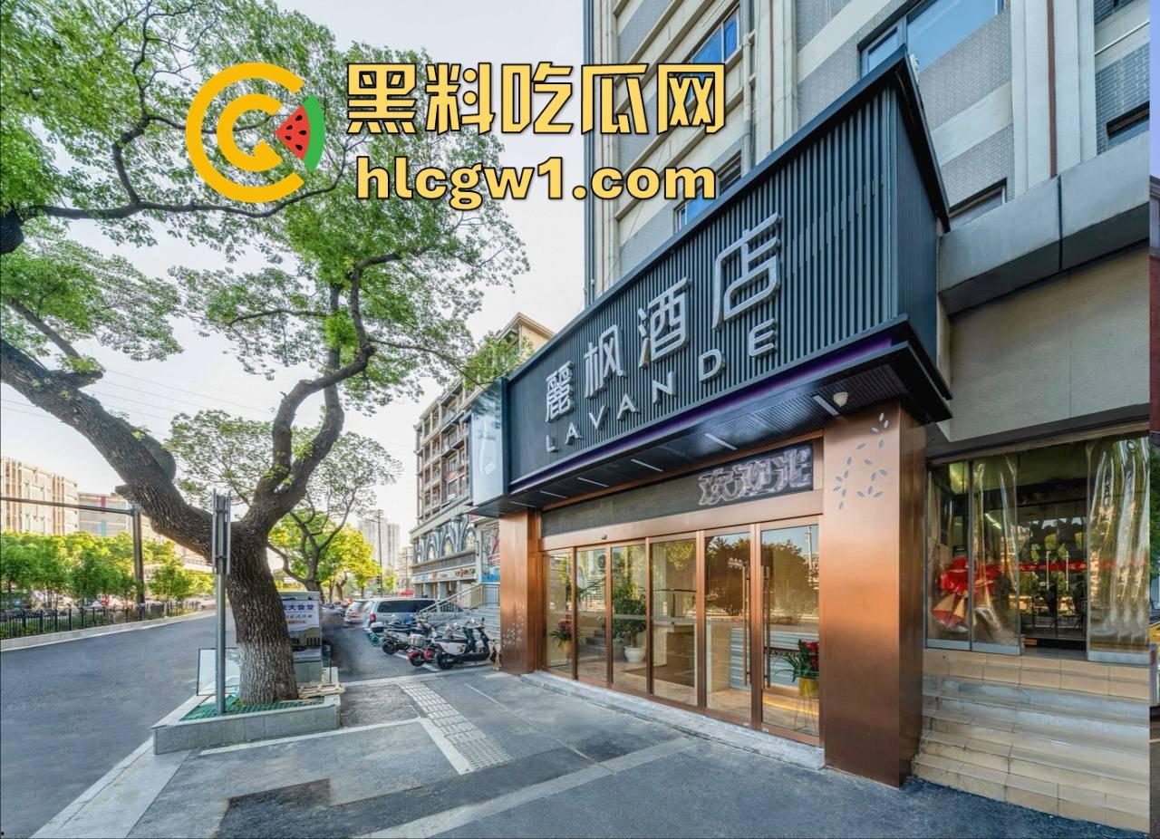 南京麓枫酒店5分钟约炮惨剧!男子早早完事撇下豪乳少妇,隔壁偷看的瓜友乐疯了!-7