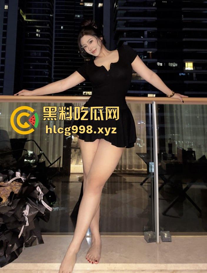 微博网红【亚亚亚辰】56W粉丝奔着肥臀白虎逼!美臀勒B福利,全靠这肥臀吸粉!-4