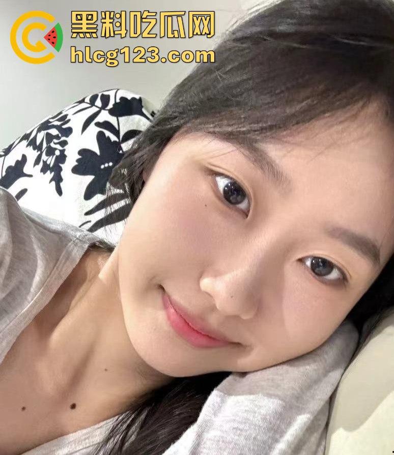 襄阳服装学院大三刘宝丽宿舍直播惹火！肥美大屁股加上白嫩微胖身材-2