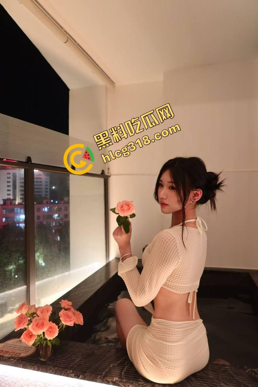 苏州银行职员人妻『王若涵』私下口活绝技流出，深喉舔蛋配合流口水舔蛋深喉服务一条龙，这种服务谁能不爱？-2