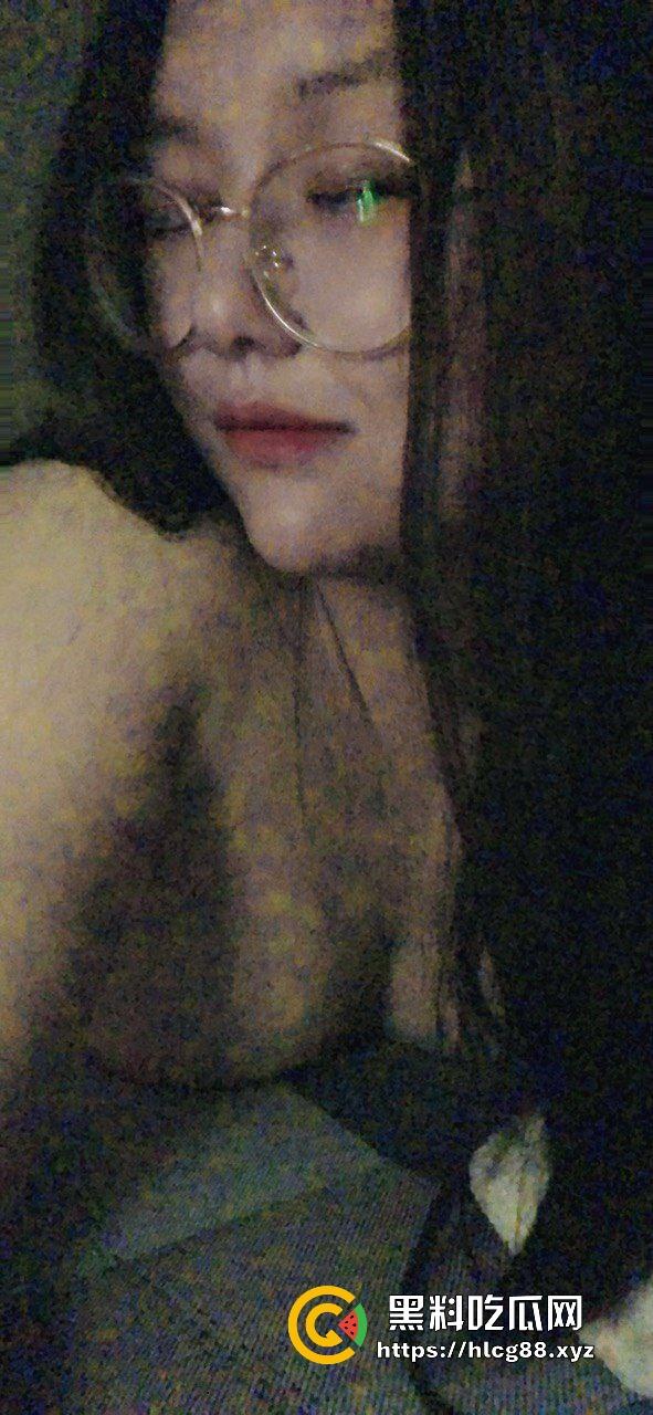 山西【马元媛】幼儿园老骚猪穿护士装被男人操翻天，奶子抖得像猪脸肉，白天教娃晚上舔屌！-4