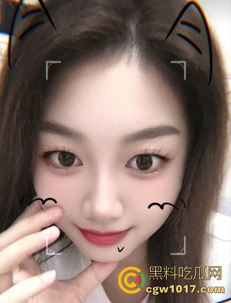 深圳大学【霍恩恩】酒店门口还装人模狗样,一进房门直接变发情野猫,男友操得脸发青都射不赢她这淫货一炮!-3