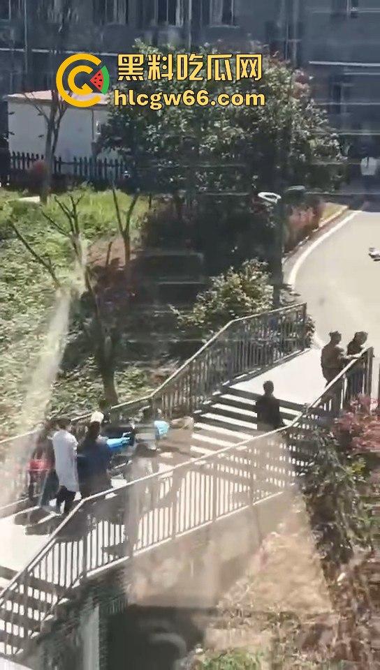 重庆璧山某职高玩4王1后大混战 在训练室上演遭老师逮捕 年轻人就喜欢玩些刺激的！-4