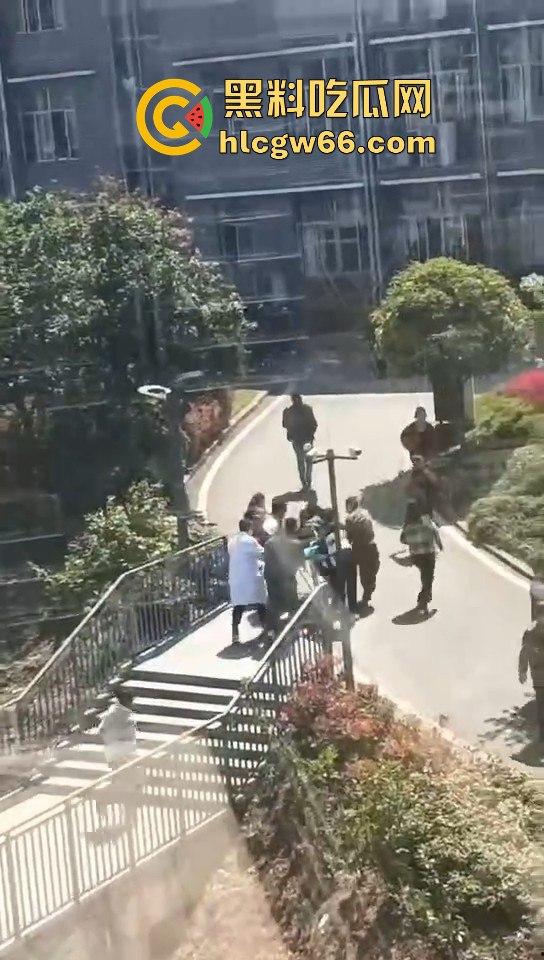 重庆璧山某职高玩4王1后大混战 在训练室上演遭老师逮捕 年轻人就喜欢玩些刺激的！-5