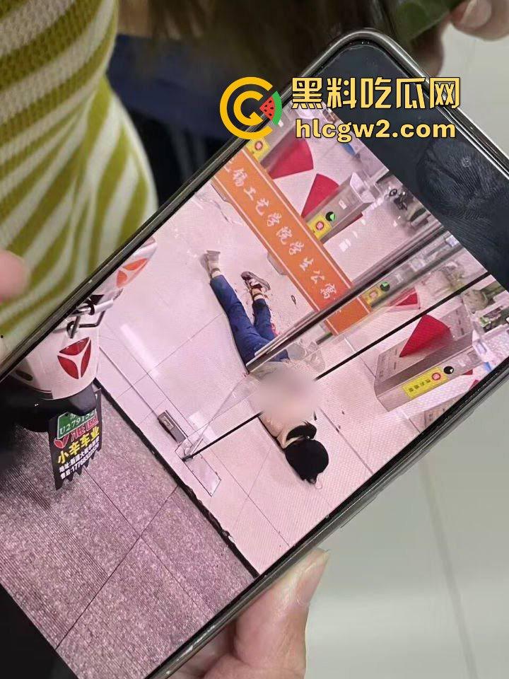 毕业证拿不到,实习费嫌少?21岁小伙持刀回母校发疯,无锡宜兴工艺学院8死17伤,一路无差别捅女生!-35