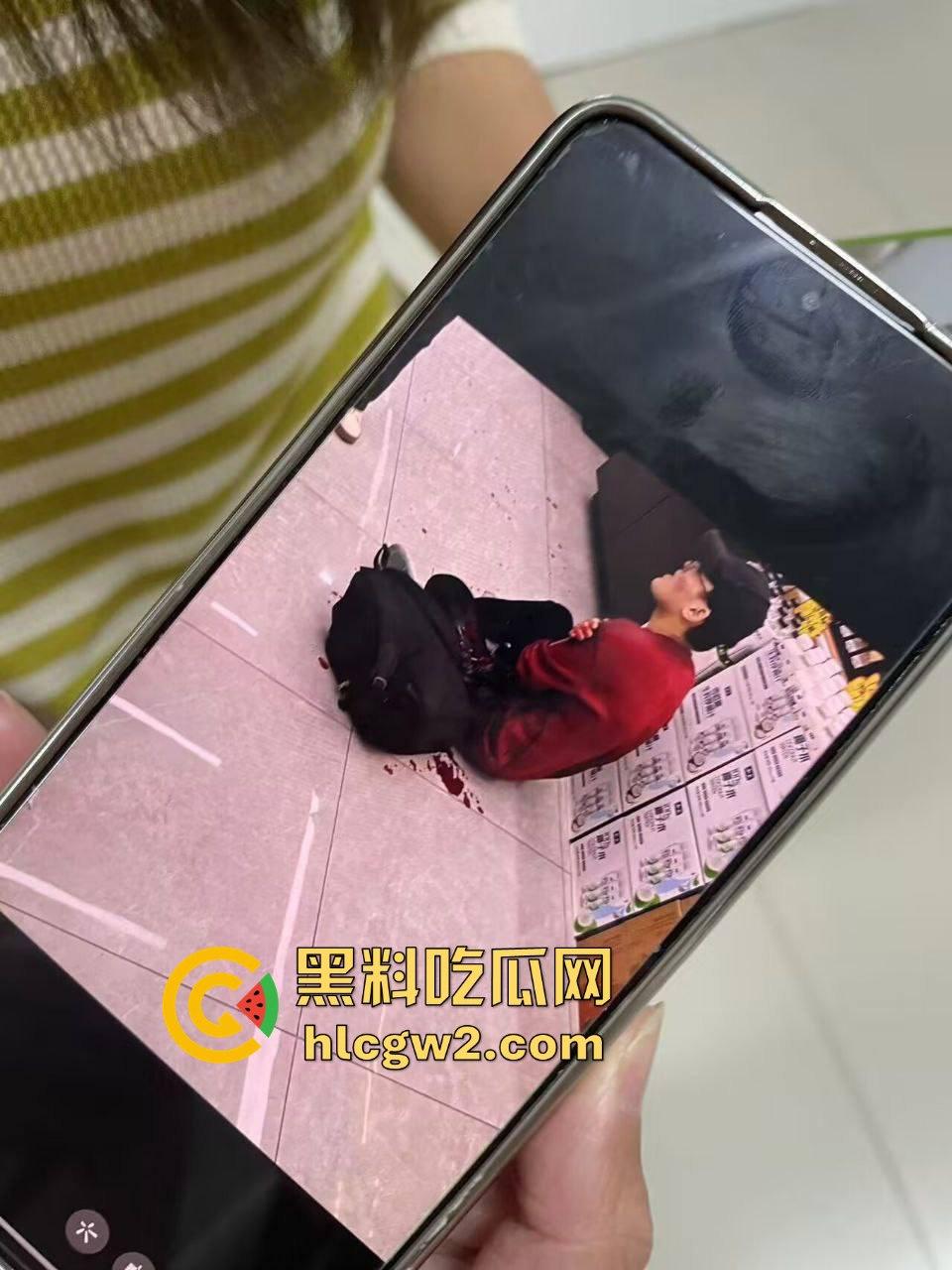 毕业证拿不到,实习费嫌少?21岁小伙持刀回母校发疯,无锡宜兴工艺学院8死17伤,一路无差别捅女生!-39