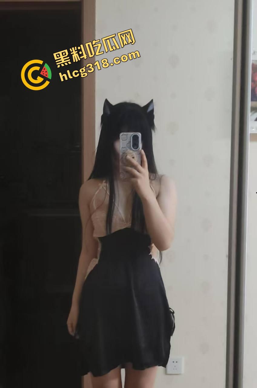 被当人肉飞机杯内射,骚穴一插到底,装不下精子都还要继续被干,真他妈太涩太带劲!-1