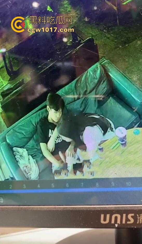 广西玉林仙尼奶茶店大瓜!学校里是高冷女神【孙晓惠】,学校外却是口爆小母狗,单喝奶茶还不够还得加一点精液是吧!-6