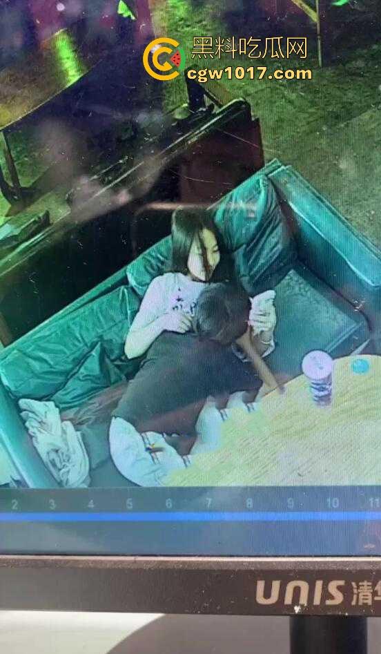 广西玉林仙尼奶茶店大瓜!学校里是高冷女神【孙晓惠】,学校外却是口爆小母狗,单喝奶茶还不够还得加一点精液是吧!-7