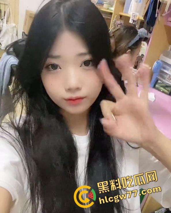 珠海学院研究生【章欣欣】包养到淫化,嫩穴被插黑,后入翘臀爽爆,每次舔棒都求射嘴里,骚得太上头!-4