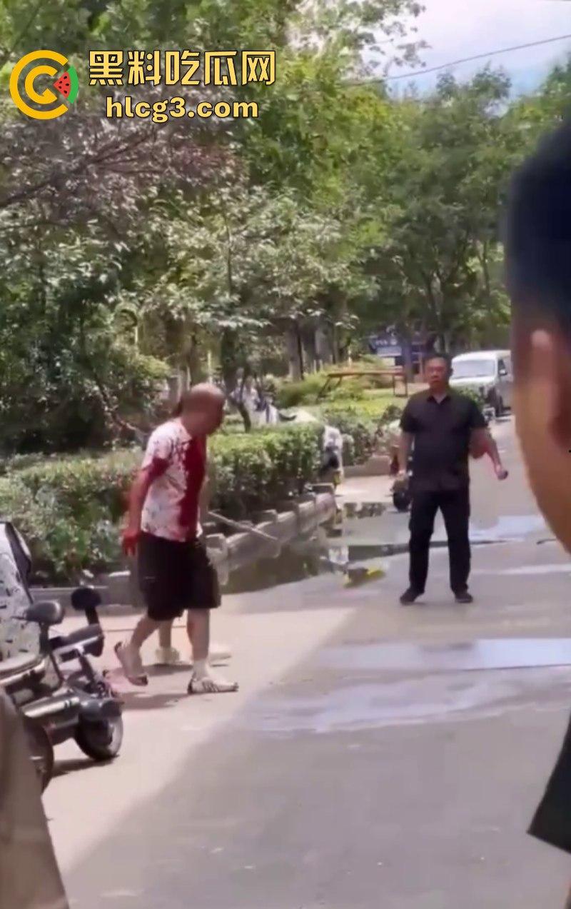 女人惹的祸！河南永城一光头男子被黑衣男子持刀刺伤致死-7