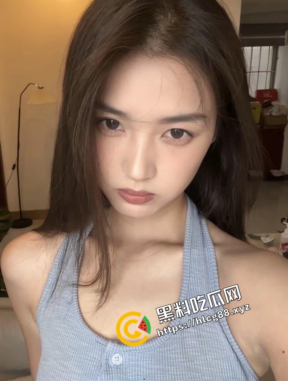 猛男小哥久旱逢甘霖一顿乱射！一周库存全部嚯嚯喷发在牙套妹骚母狗脸上，淫荡模样吃精液！-1