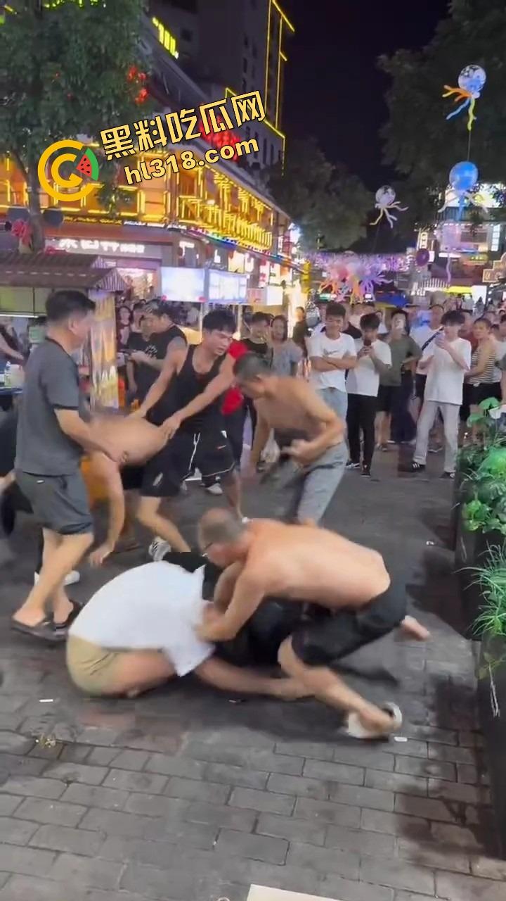 白云区老楼顶炸场，精神小伙带小妹空降大叔地盘，十几人混战，岁数终究敌不过荷尔蒙！-11