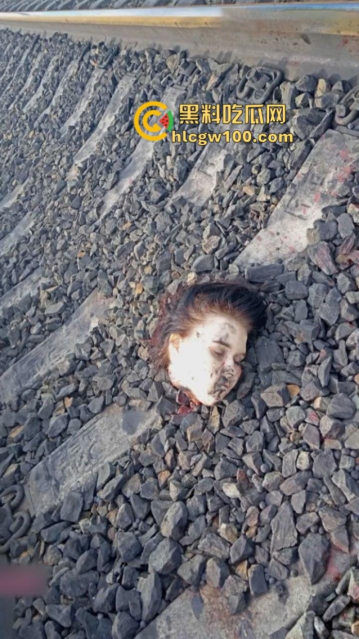 恐怖慎点！花季少女集本献祭 跳楼卧轨头身分离各种血腥自杀场面-10