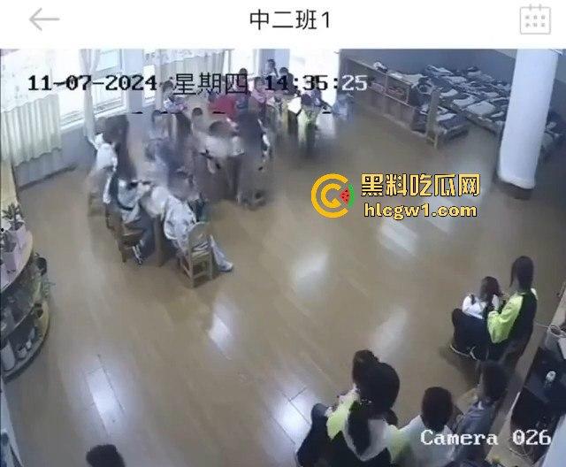 安徽六安幼儿园惊爆虐童丑闻!监控曝光老师暴打多名孩子,家长怒报警!-8