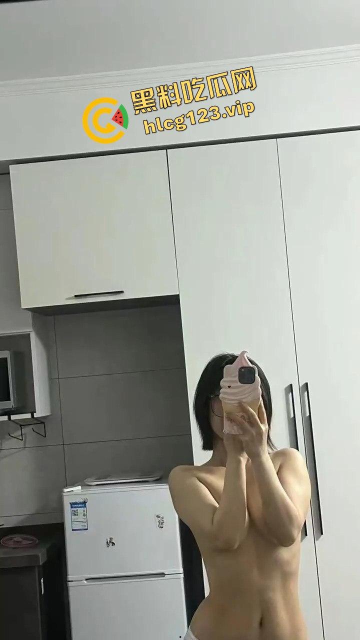 抖音Ashley微博寸言女王大尺度反差裸舞视频流出！粉嫩奶头加上嫩穴，勾得人想舔两口！-18