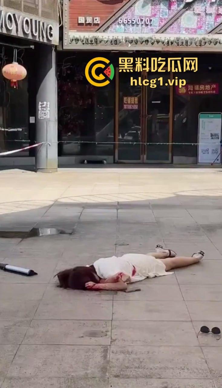 骗我捅你几刀不过分吧!海口一男子持刀捅伤前妻 血撒当场-3