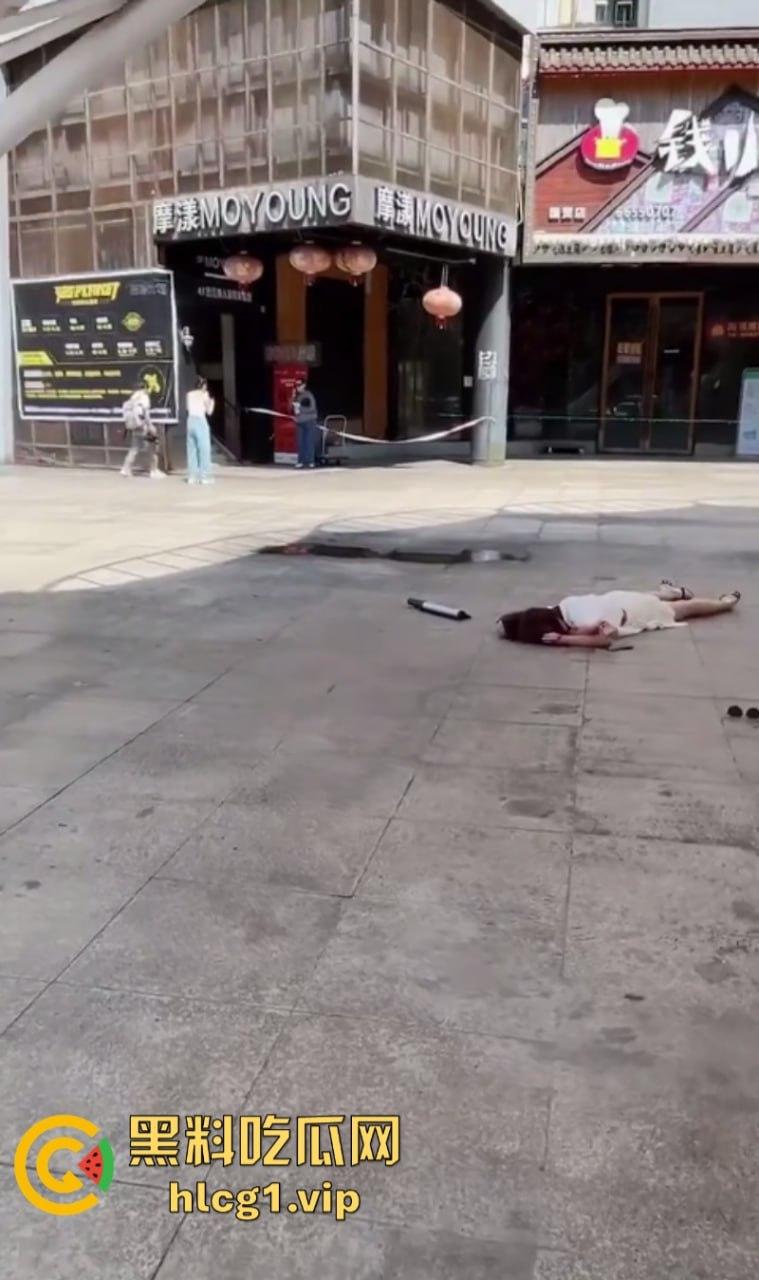 骗我捅你几刀不过分吧!海口一男子持刀捅伤前妻 血撒当场-5