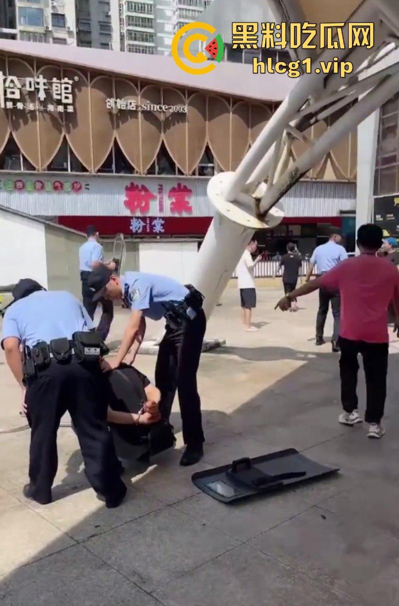 骗我捅你几刀不过分吧!海口一男子持刀捅伤前妻 血撒当场-8