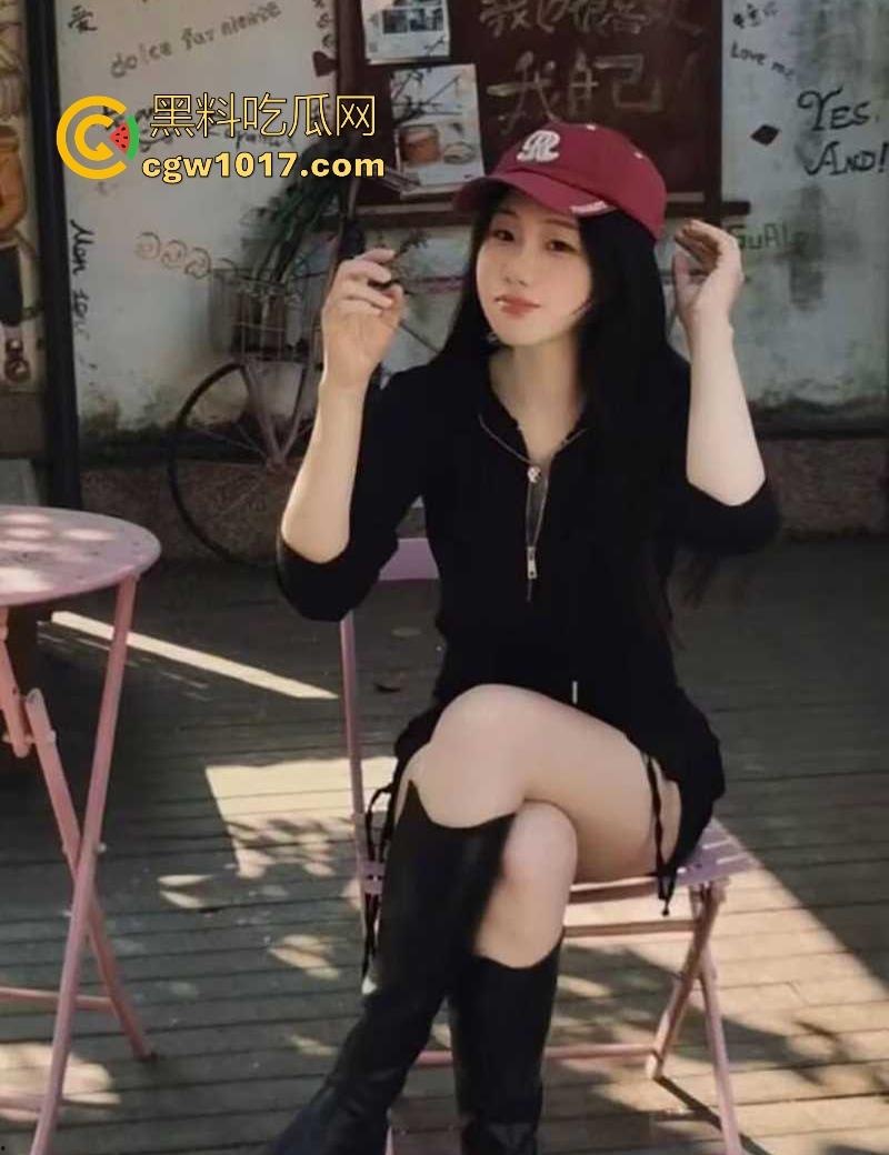 湖南大奶甜妹【马慧】清纯大奶少女初尝禁果，露脸撩拨求操，玩骑乘后入挨操还会吸吮手指，这种骚母狗咋培养的呢！-5