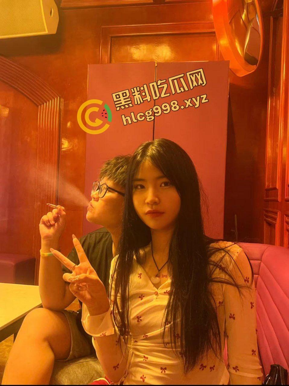 快手小情侣骚货『王雅悦』与男友出没各种酒店 毛笔插逼 激情四射!喜欢记录美好性爱 独家曝光!-4