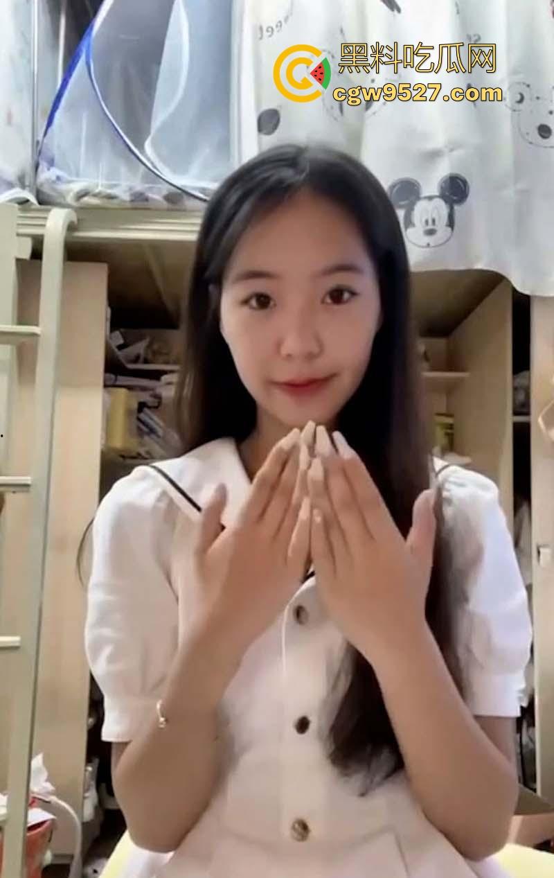 武汉财经大学清纯大学妹【魏琳】私下变母狗，被调教超听话，深喉吃鸡舔弄金主爸爸 ，母狗属性拉满！-1