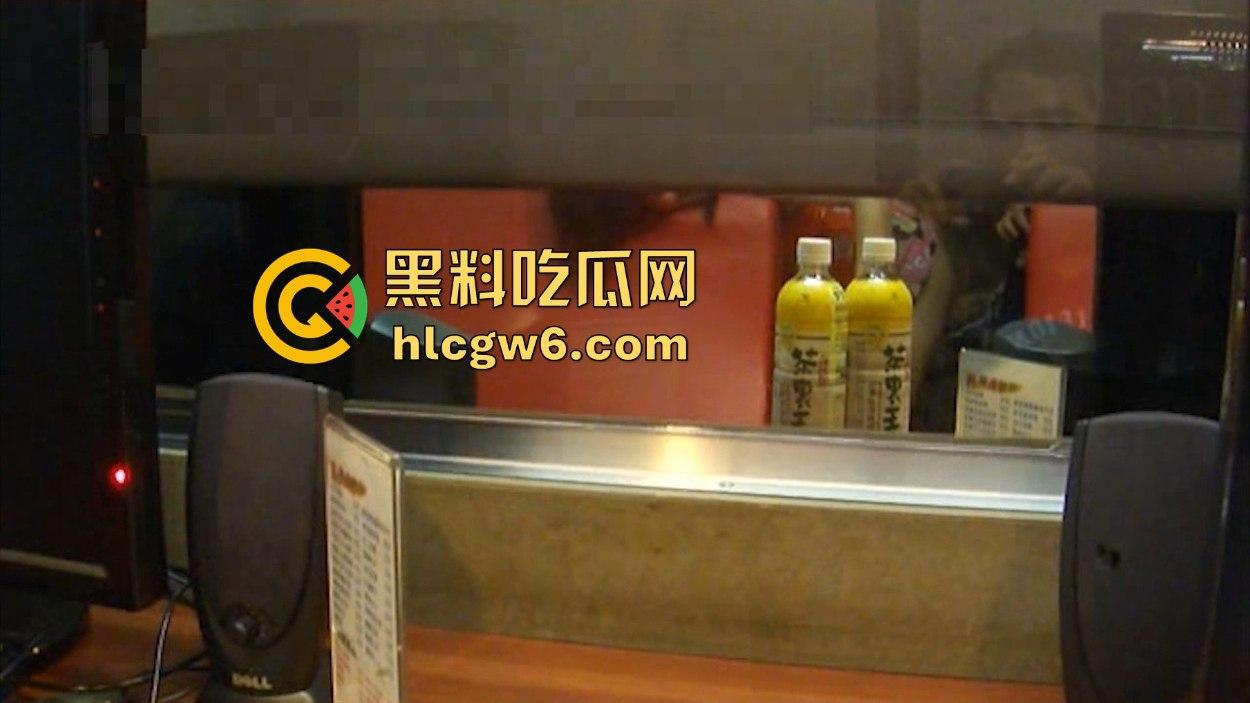 网咖小包厢变成炮房 佛山电竞情侣不拉窗帘就开干现场直播口交操逼 茶里王成了背景板全程陪看麻烦结下广告费！-2