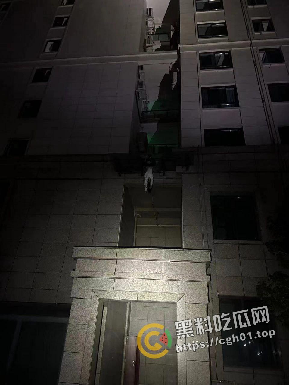 福建初三女生半夜幽会男朋友 不敢走正门阳台坠楼而死 尸体倒挂犹如鬼片-2