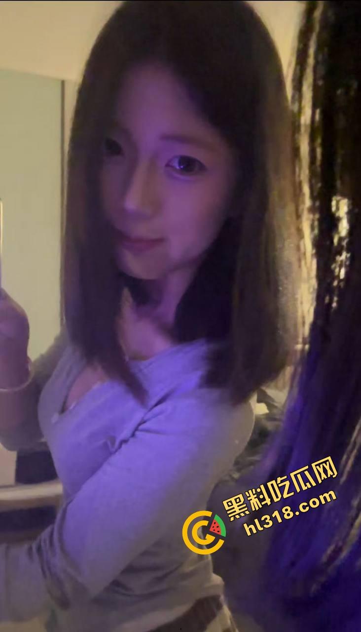 工商大课堂情侣上演当众扣逼,女的一边听课一边夹腿呻吟,逼水湿透凳子,老师讲高数她在学生物!-8