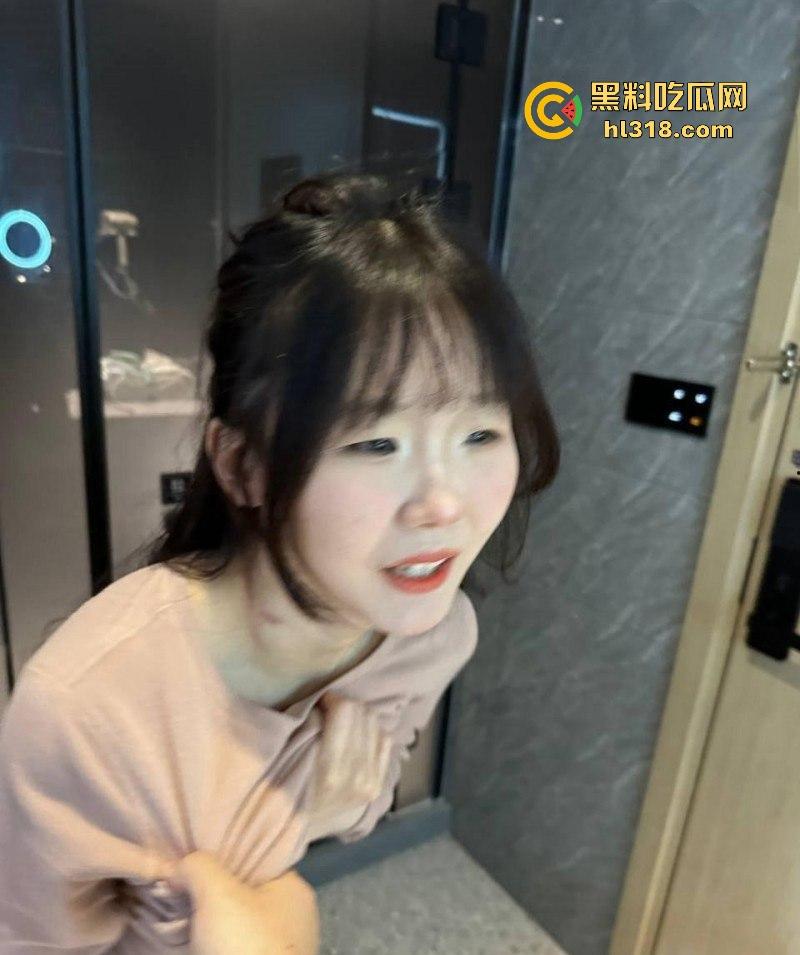 华南理工大学珠海学院超反差大一嫩妹【林卓怡】性爱视频曝光，与大龄炮友一夜两炮，骑乘榨精淫荡至极！-1