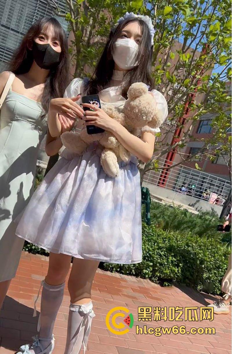 瓜友投稿！漫展认识的洛丽塔美女 身材性感颜值可爱 当天拿下带回家各种姿势爆操 无毛嫩穴超诱人-6