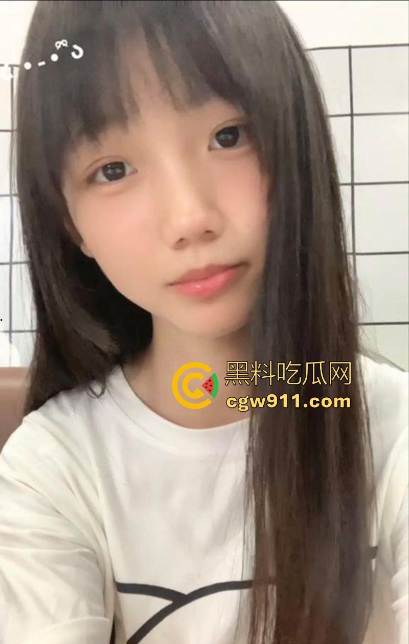 湖北轻工职业学院清纯学妹【刘尹美】裸聊视频曝光，白月光女友化身反差母狗，三点全漏纤手揉捏美乳，真嫩啊！-3