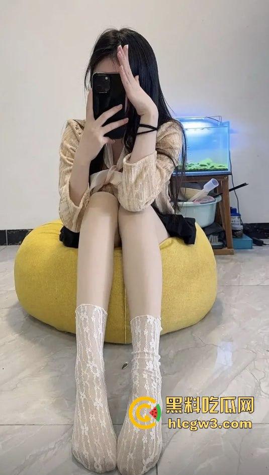 抖音骚气女网红『肉蛋战车』和『际遇』直播PK惩罚尺度爆炸 骚舞不够直接露奶露逼,真为流量拼到脱裤子!-11