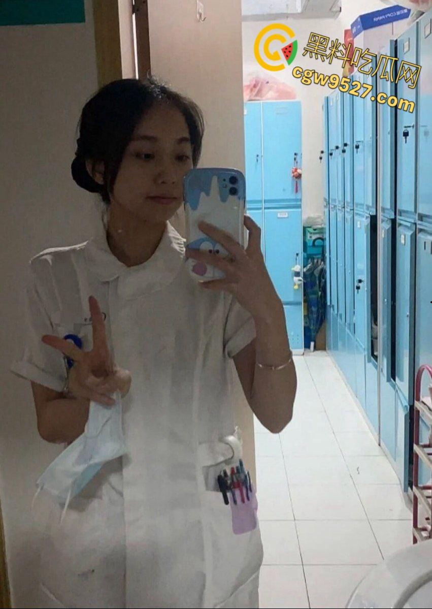 武汉卫生学院【宋子琪】,高冷反差的实习护士,黑丝吊带袜反差婊痴迷体育生,母狗上床了人都变样了 !-2