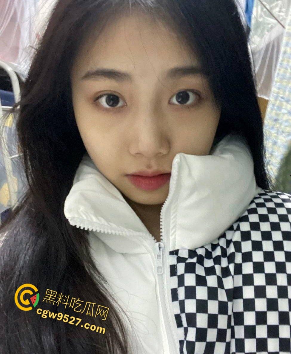 武汉卫生学院【宋子琪】,高冷反差的实习护士,黑丝吊带袜反差婊痴迷体育生,母狗上床了人都变样了 !-3