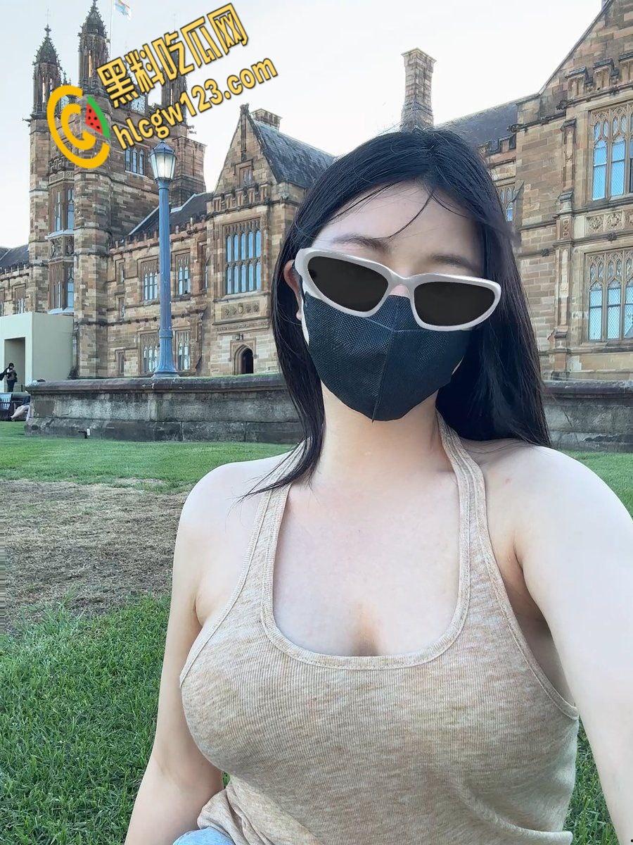 推特巨乳健身博主【婷婷】，户外露出极品身材，穿上开档丝袜猛草肥臀 !-1