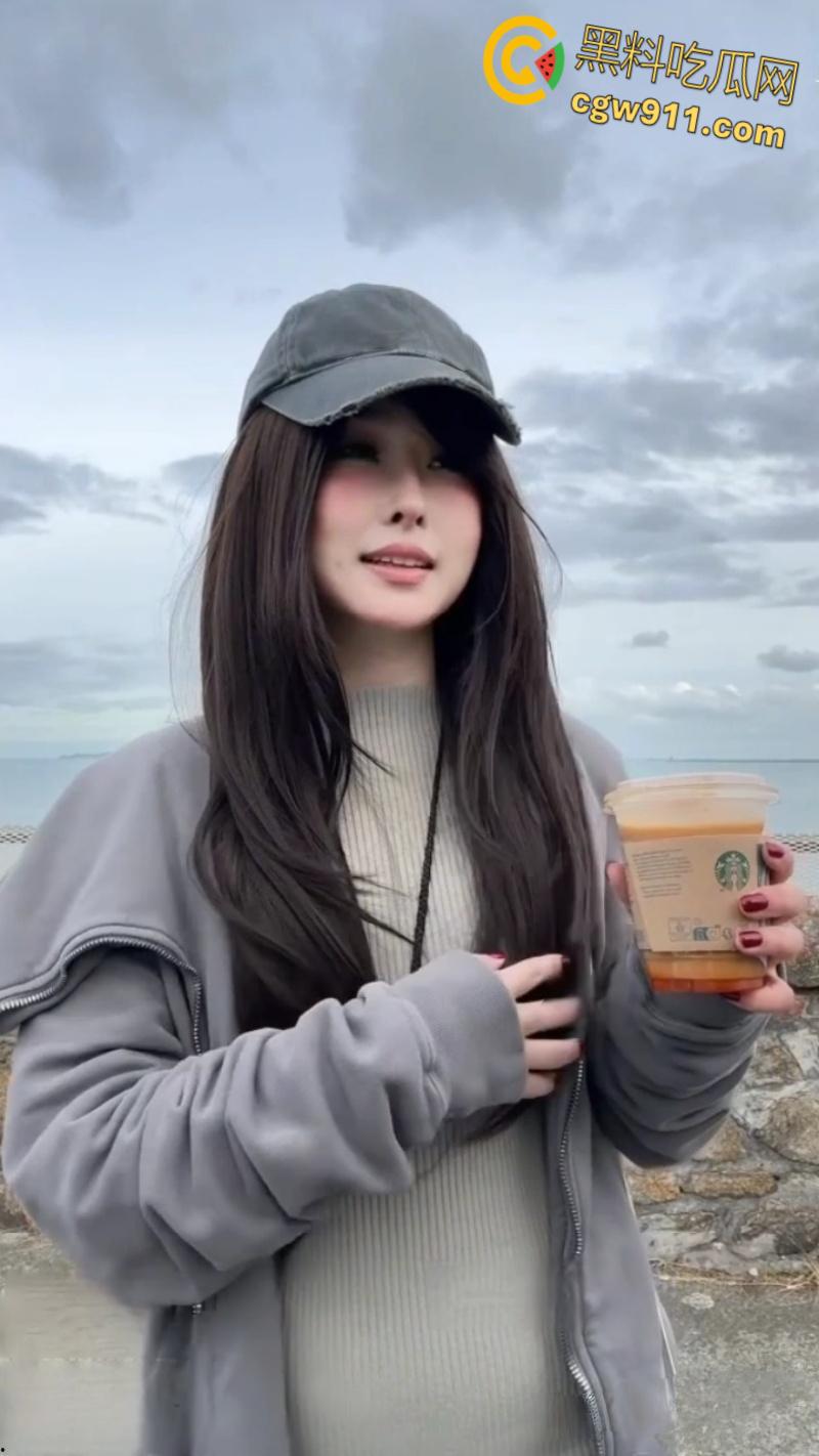 推特阿黑颜母狗【Pupu噗噗】，海边约会餐厅全裸自慰，户外车震口交舔蛋，打开车门无套后入小翘臀 !-1