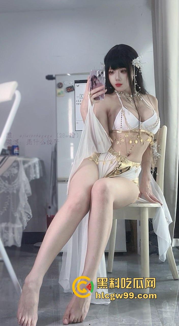 OF极品骚鸡【九言舞娘】美臀巨乳大长腿，白虎粉嫩逼夹着跳蛋抖得不行，这身材光看都想射！-9