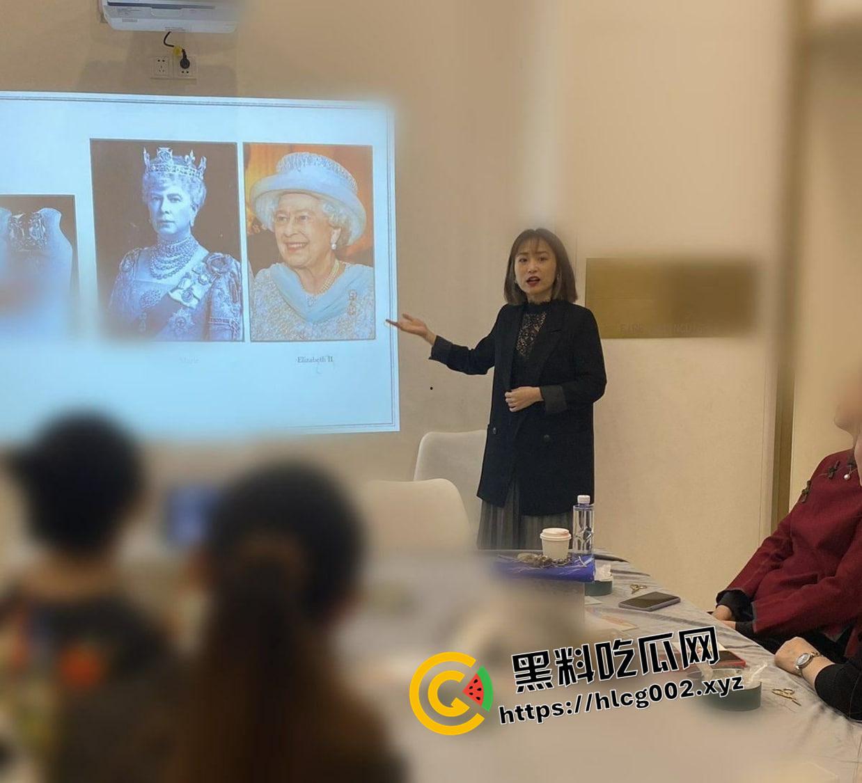 上海英语老师的反差一面 白天教英语 晚上叫淫语 风骚自拍勾引有钱家长-6