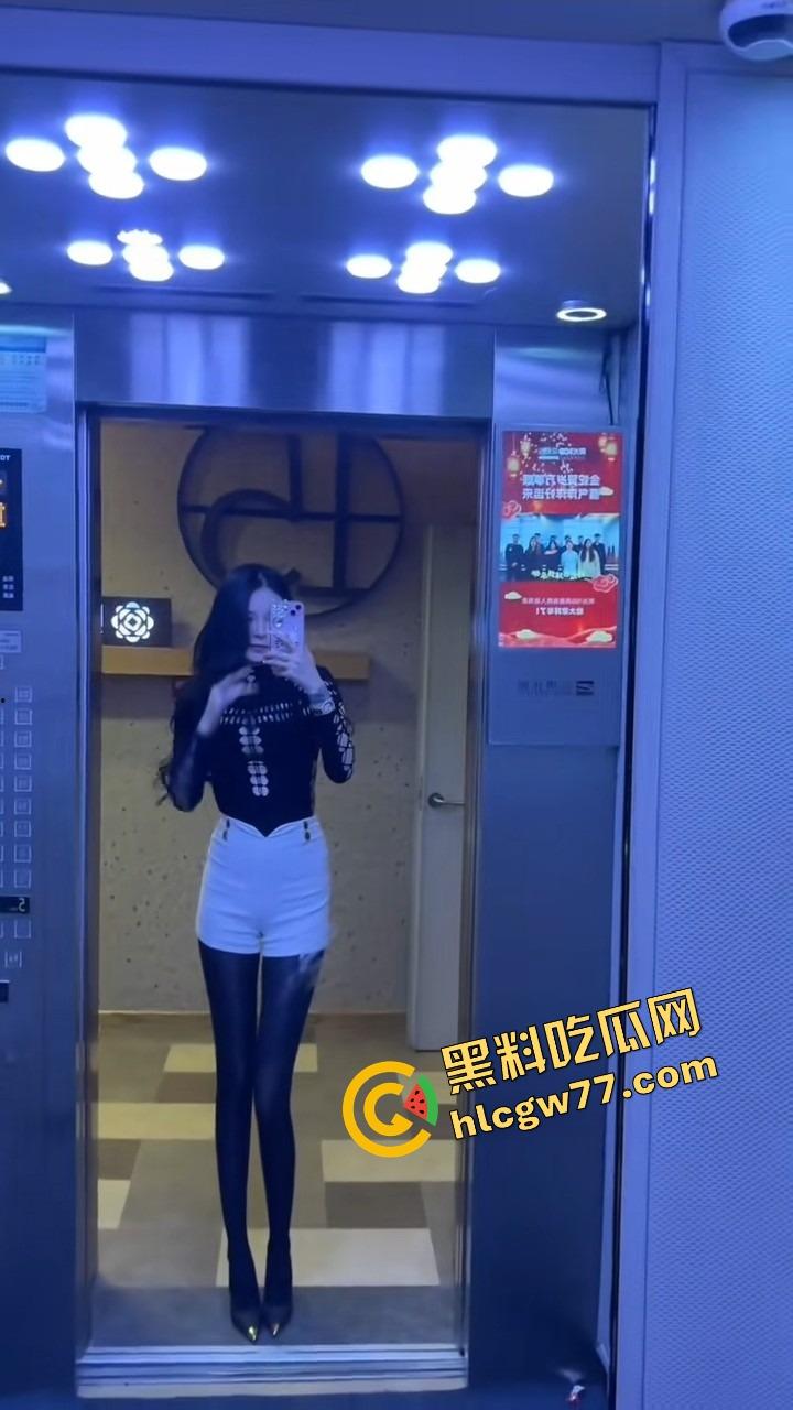 抖音8万粉小网红【神仙姐姐】翻车 纹身御姐表面高冷 私下被金主调教成听话母狗 不雅视频疯传！-10