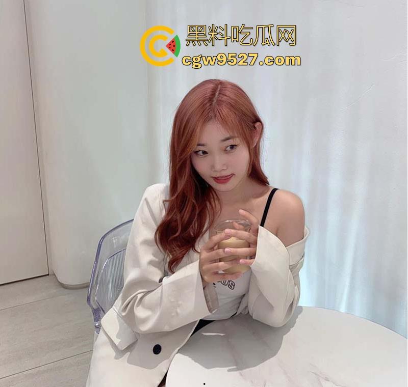 长春科技学院极品女大【刘泽】清纯学霸化身极骚反差婊，巨乳粉穴淫水尿液狂喷，露脸无套性爱视频曝光！-1