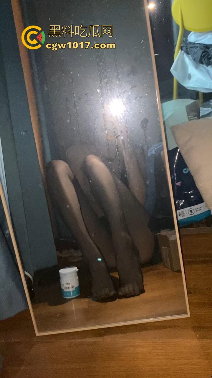 玉足控福利！顶级御姐美腿各种丝袜高跟盯射合集，高颜值脚脸同框，足控必看语言调教，赶紧收藏起来吧！-3