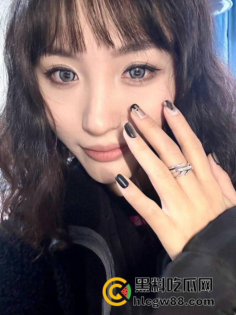 郑州师范大学经济管理学院【郭莲】勾引男生成校园精盆，骚逼天天被操的都快烂了！-9