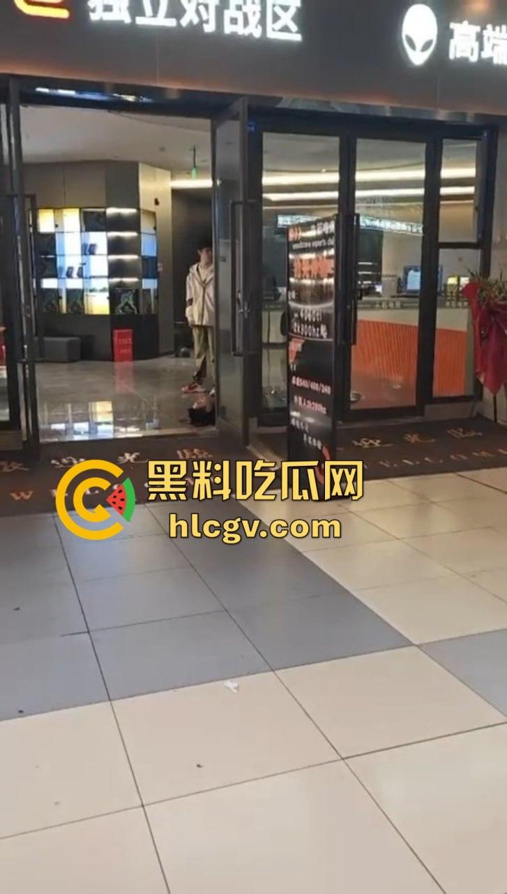 四川郫县00后小伙讨薪变命案！怒捅中介老师后自割脖子，十几刀下去仍然下不去手！-8