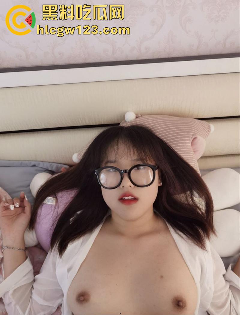 推特大神调教约啪，长腿眼镜肥穴母狗学生妹，身材微胖大奶肥臀，扯开黑丝疯狂爆操抽插！-2