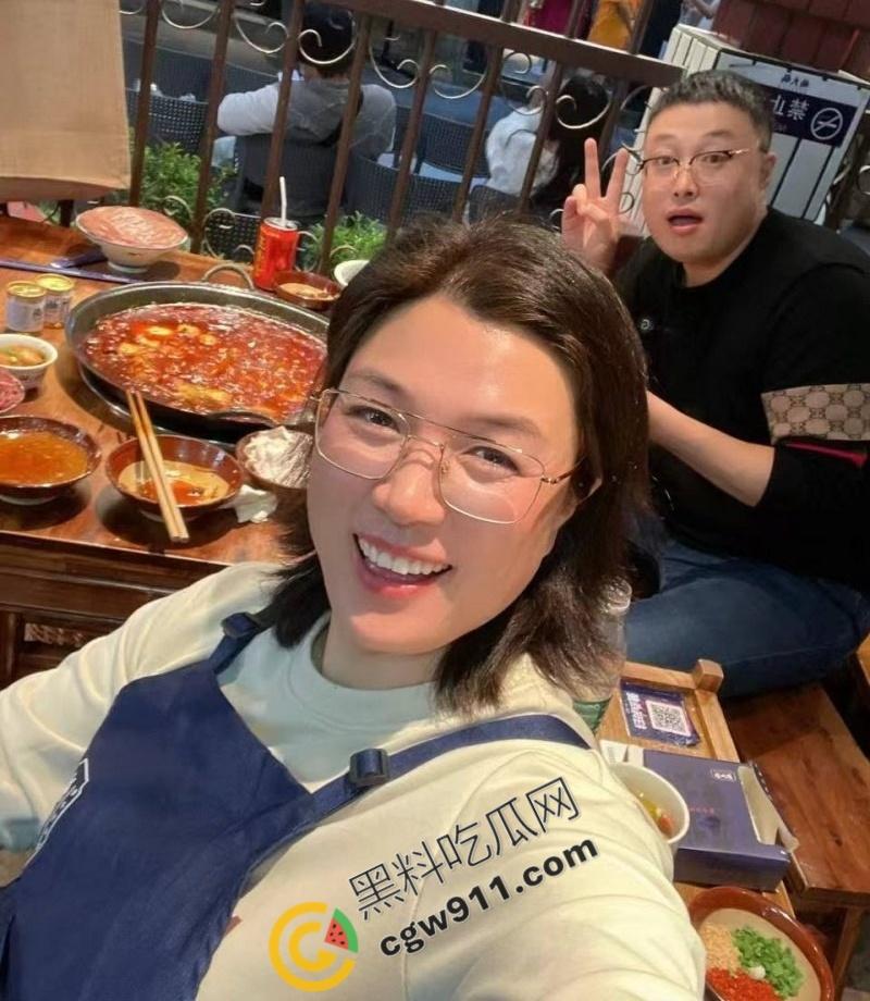 南京眼镜婊【朱长银】的诈骗帝国：勾引领导的大奶深喉吸精，靠身材换资源，骚穴裹屌无敌手-5